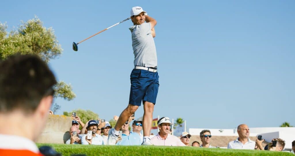 Saque de honor de Rafa Nadal en la Gasol Foundation Golf Invitational desde un búnker guerra civil Saque de honor de Rafa Nadal en la Gasol Foundation Golf Invitational desde un búnker guerra civil